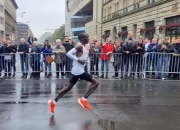 复仇之战！基普乔格率领巴西队成功爆冷取胜