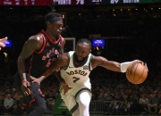 包含凯尔特人惊艳全场，引发争议助攻爆棚，猛龙逆转取胜！的词条