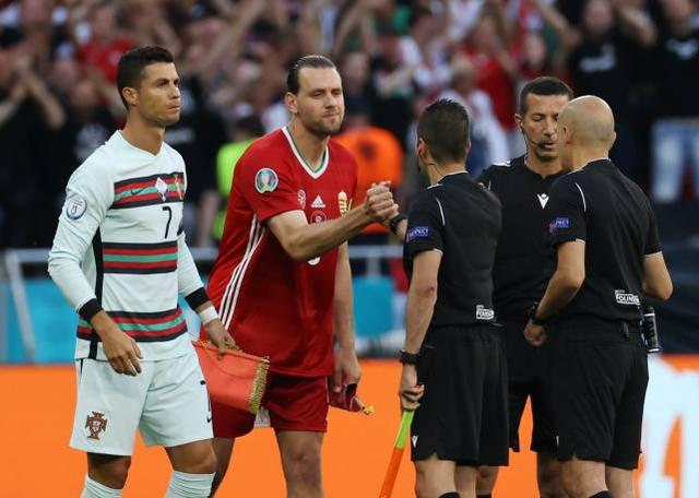 罗马连进两球,完胜对手成功晋级 罗马连进两球,完胜对手成功晋级